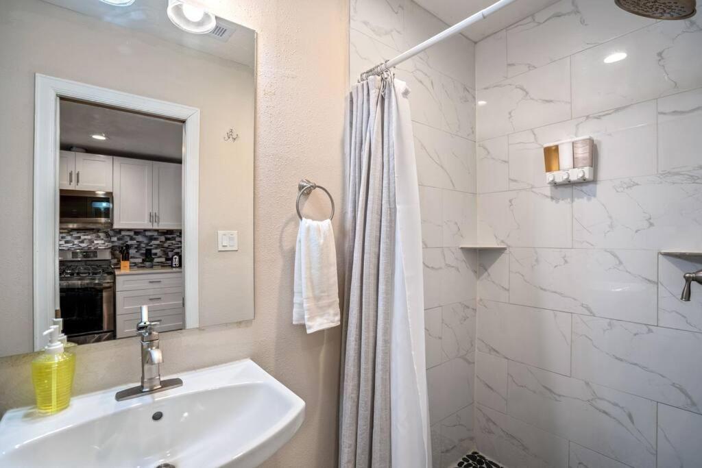 Tatil Evi The Downtown Winter Retreat @ Historic 1st Ward Houston